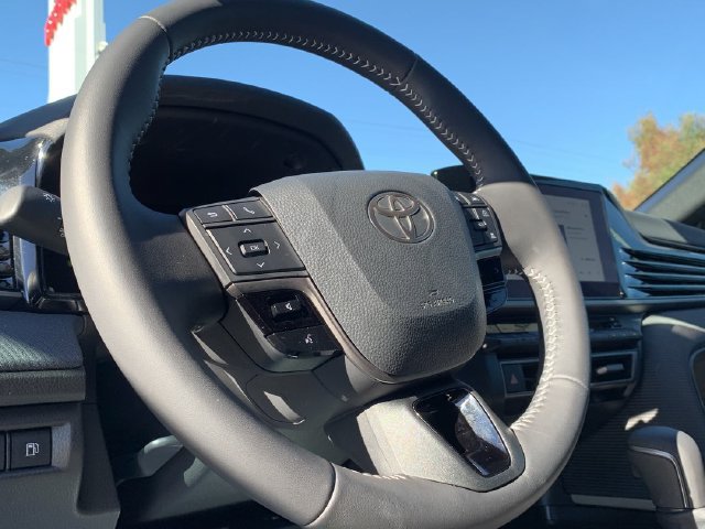 Used 2026 Toyota Camry SE FWD image 19