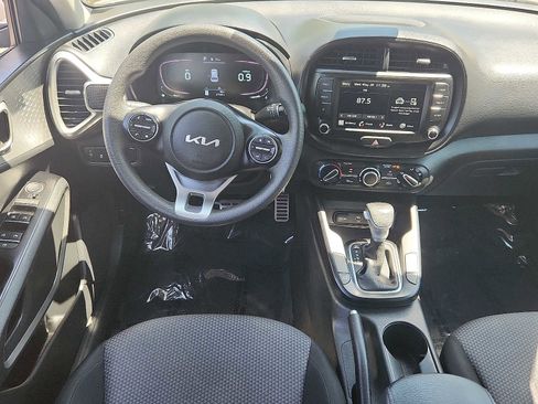 Used 2023 Kia Soul LX w/ LX Technology Package FWD image 11