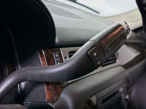 Used 2010 GMC Yukon XL Denali image 18