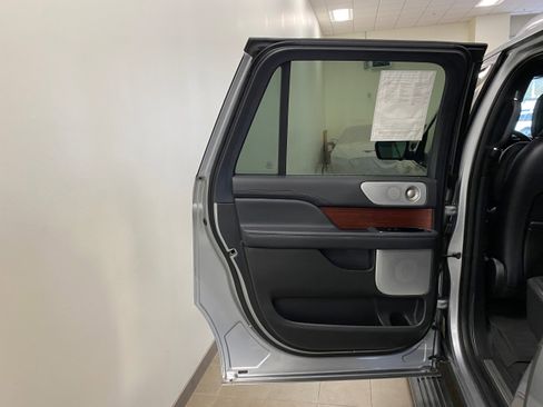 Certified 2023 Lincoln Navigator L Reserve image 8