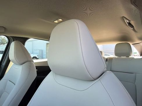 New 2026 Nissan Leaf SV+ w/ Floor Mat Package (SV+) image 22