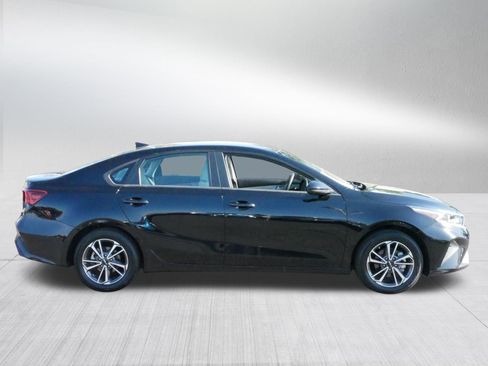 Used 2022 Kia Forte LXS image 8