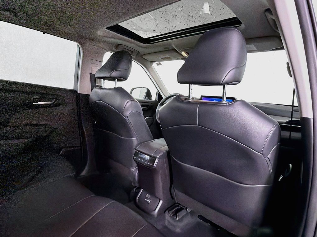 Used 2023 Toyota Highlander XLE AWD/4WD image 27