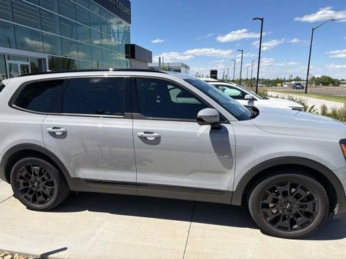 Used 2022 Kia Telluride SX w/ SX Prestige Package AWD/4WD image 3