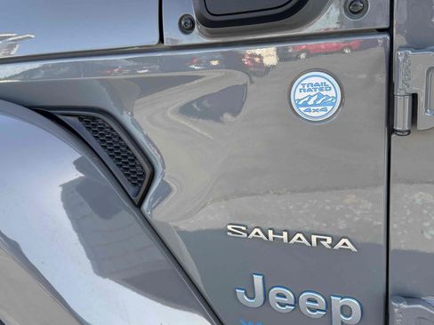 Used 2022 Jeep Wrangler Unlimited Sahara w/ Cold Weather Group AWD/4WD image 24