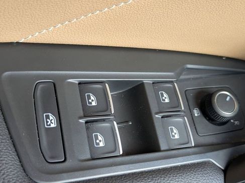 Certified 2023 Volkswagen Tiguan SE R-Line AWD/4WD image 26