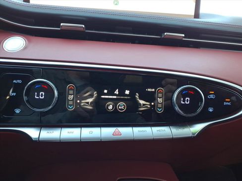 Used 2023 Genesis GV70 2.5T w/ Sport Prestige Package image 22