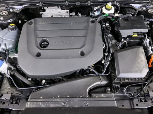 Certified 2025 Volvo XC40 B5 Plus image 35