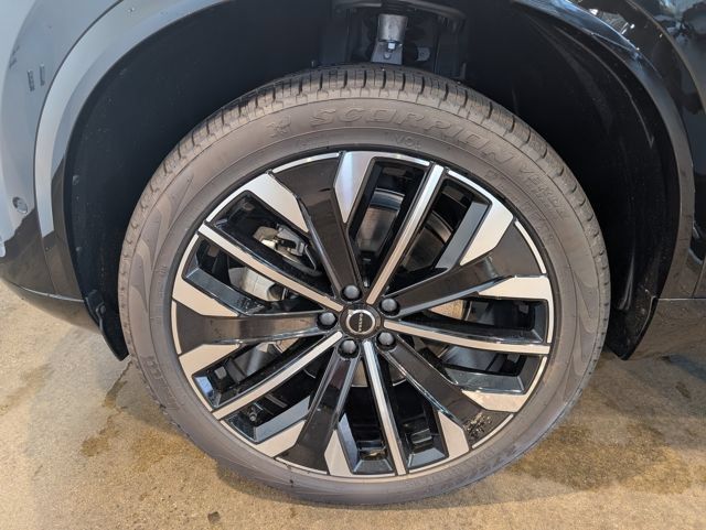 Used 2026 Volvo XC90 B6 Plus w/ Protection Package Premier AWD/4WD image 7