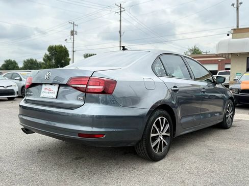 Used 2016 Volkswagen Jetta SE FWD image 4