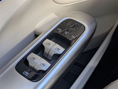 Used 2022 Mercedes-Benz C 300 Sedan image 22