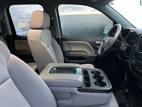 Used 2019 Chevrolet Silverado 1500 Custom w/ Custom Convenience Package AWD/4WD image 10