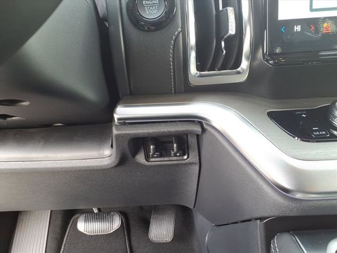 New 2025 Ford Expedition Platinum w/ Driver's Package image 18