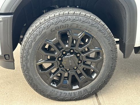 New 2026 GMC Sierra 2500 Denali w/ Denali Reserve Package image 17