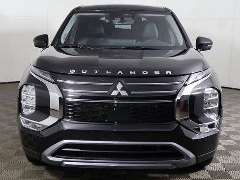 New 2026 Mitsubishi Outlander SE image 13