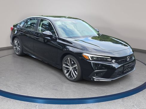 Used 2023 Honda Civic Touring image 3