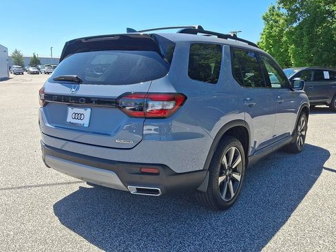 Used 2023 Honda Pilot Touring image 6