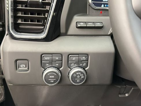 Used 2025 GMC Sierra 3500 Denali w/ Denali Reserve Package image 31