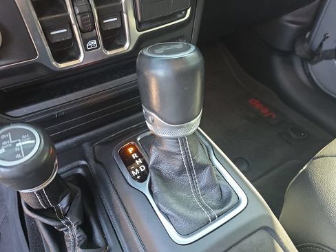 Used 2021 Jeep Wrangler Unlimited Sahara AWD/4WD image 25