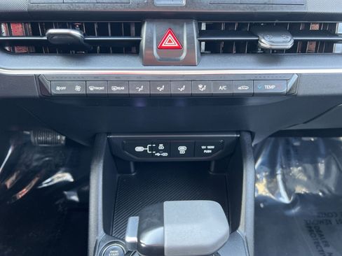 Used 2025 Kia K4 LXS image 19