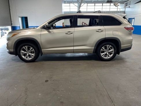 Used 2015 Toyota Highlander Plus AWD/4WD image 6
