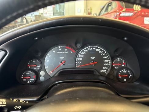 Used 2001 Chevrolet Corvette Coupe RWD image 15