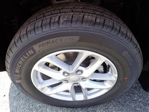 New 2025 Jeep Grand Cherokee Laredo X image 11