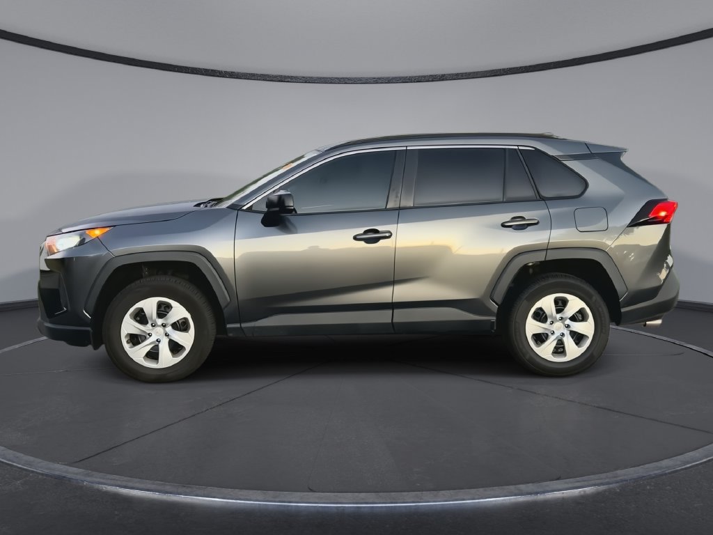 Used 2021 Toyota RAV4 LE FWD image 5