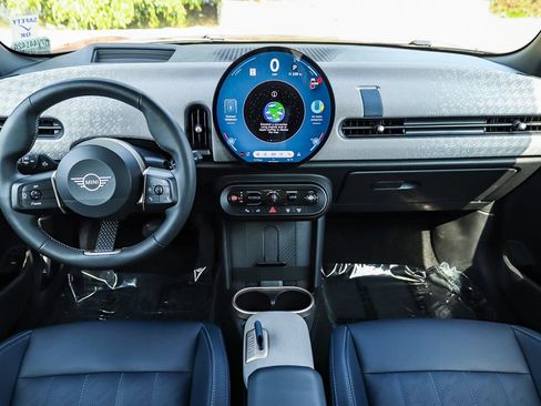 Used 2025 MINI Cooper 4-Door Hardtop FWD image 16