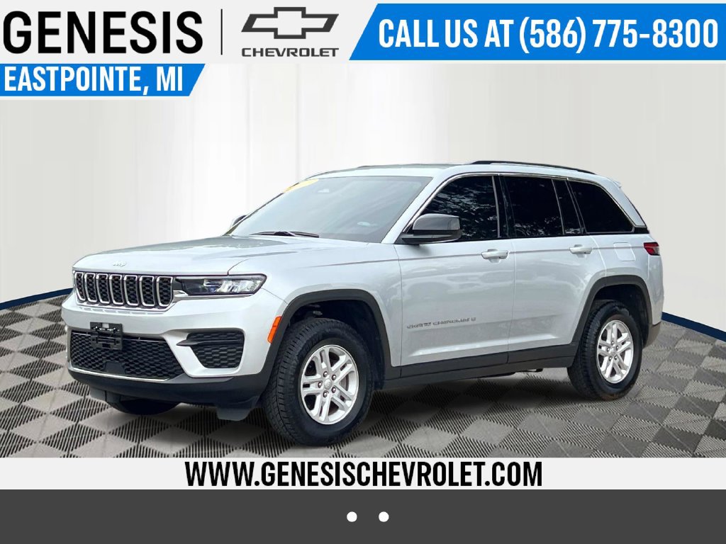 Used 2023 Jeep Grand Cherokee Laredo AWD/4WD image 1