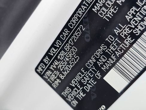 Used 2024 Volvo XC60 B5 Plus w/ Climate Package image 19