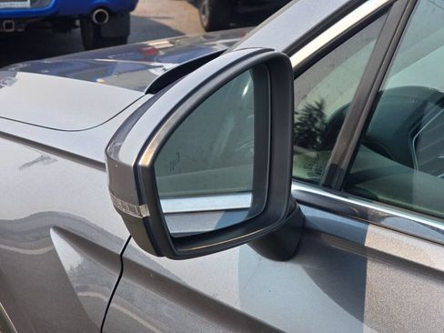 Used 2019 Volkswagen Tiguan SEL FWD image 12