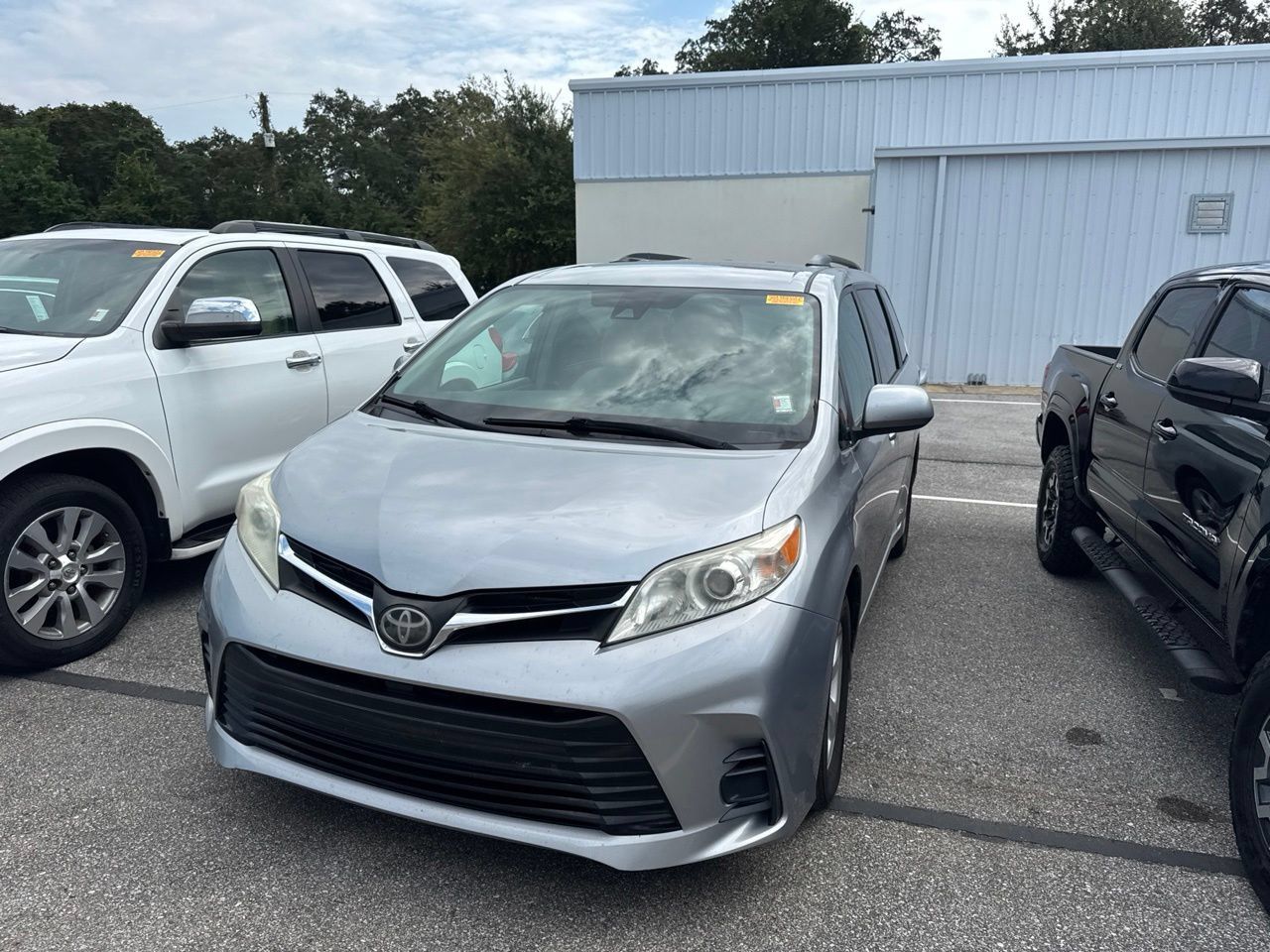 Used 2018 Toyota Sienna LE FWD image 1