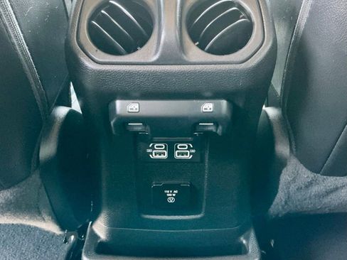 Used 2022 Jeep Wrangler Unlimited Sahara w/ Cold Weather Group AWD/4WD image 31