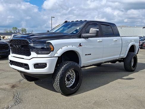 Used 2024 RAM 3500 Limited AWD/4WD image 3