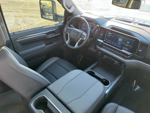 Used 2025 Chevrolet Silverado 2500 LTZ w/ Trail Boss Package image 17