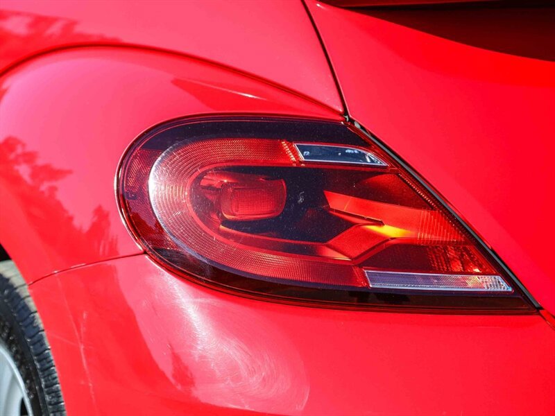 Used 2018 Volkswagen Beetle 2.0T S FWD image 7