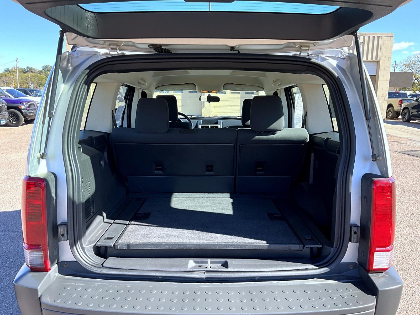 Used 2007 Dodge Nitro SXT AWD/4WD image 10