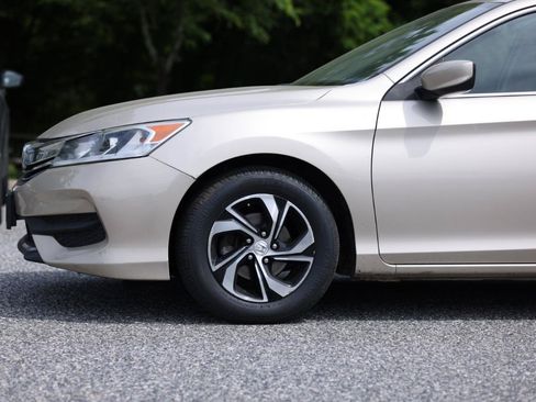 Used 2017 Honda Accord LX image 9