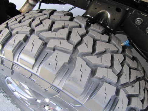 Used 2021 Nissan Titan PRO-4X w/ Pro-4x Convenience Package image 30