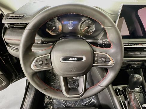 Used 2022 Jeep Compass Trailhawk AWD/4WD image 11