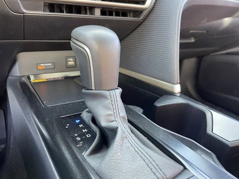 Used 2025 Toyota Camry SE image 5