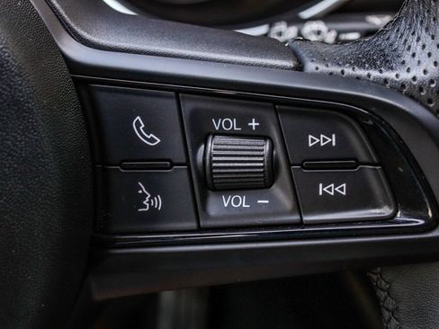 Used 2023 Alfa Romeo Stelvio Ti AWD/4WD image 30