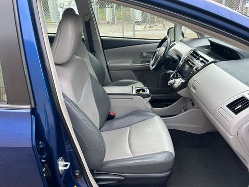 Used 2015 Toyota Prius V Four FWD image 17