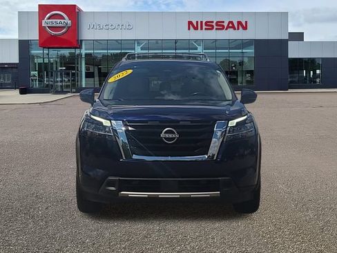 Used 2023 Nissan Pathfinder SL AWD/4WD image 2