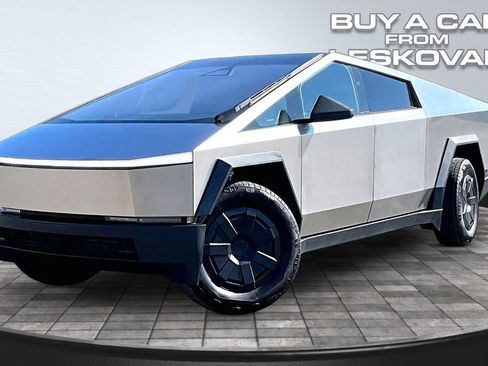 Used 2024 Tesla Cybertruck AWD Crew Cab image 11