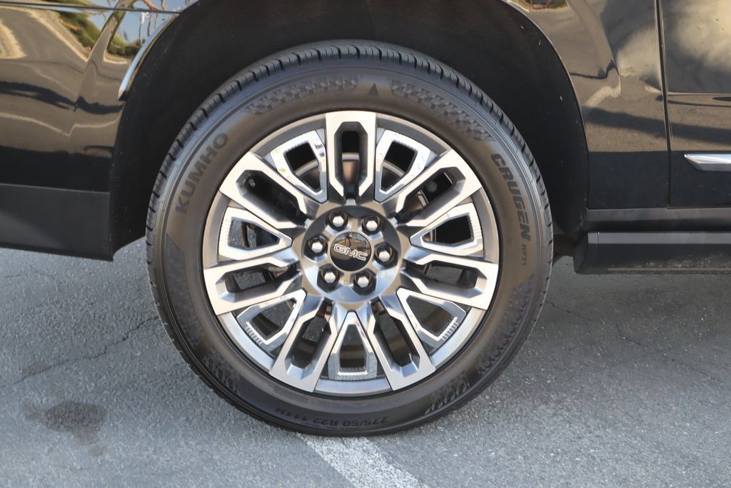 Used 2024 GMC Yukon XL Denali Ultimate AWD/4WD image 11