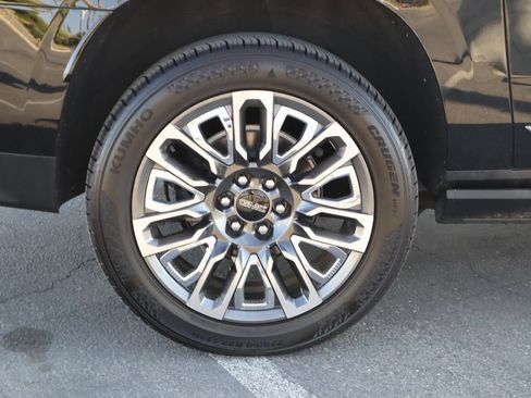 Used 2024 GMC Yukon XL Denali Ultimate AWD/4WD image 11