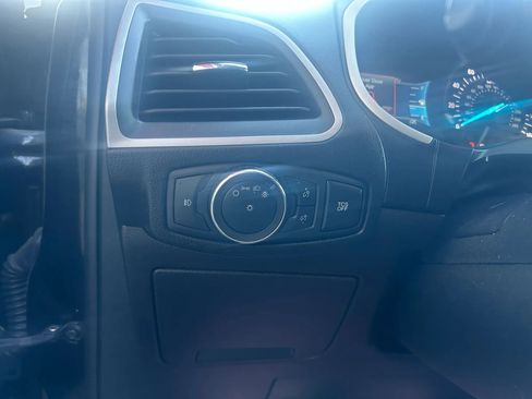 Used 2020 Ford Edge SEL image 12