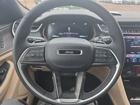 Used 2023 Jeep Grand Cherokee Limited image 29